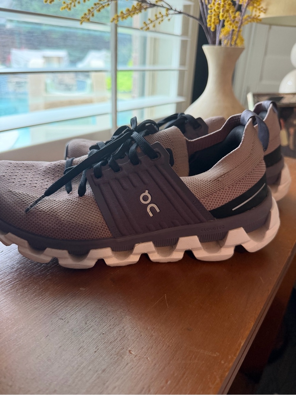On Running Cloud women’s Athletic Shoes in maroon and mauve pink